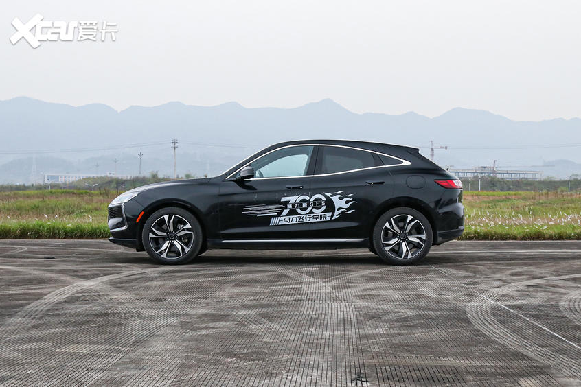 试驾赛力斯SF5|大灯造型很亮眼