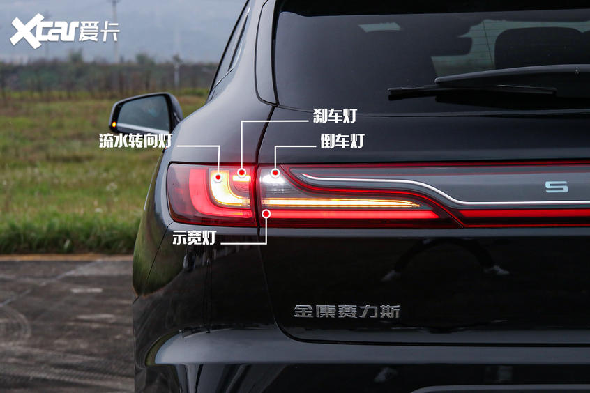 试驾赛力斯SF5|大灯造型很亮眼