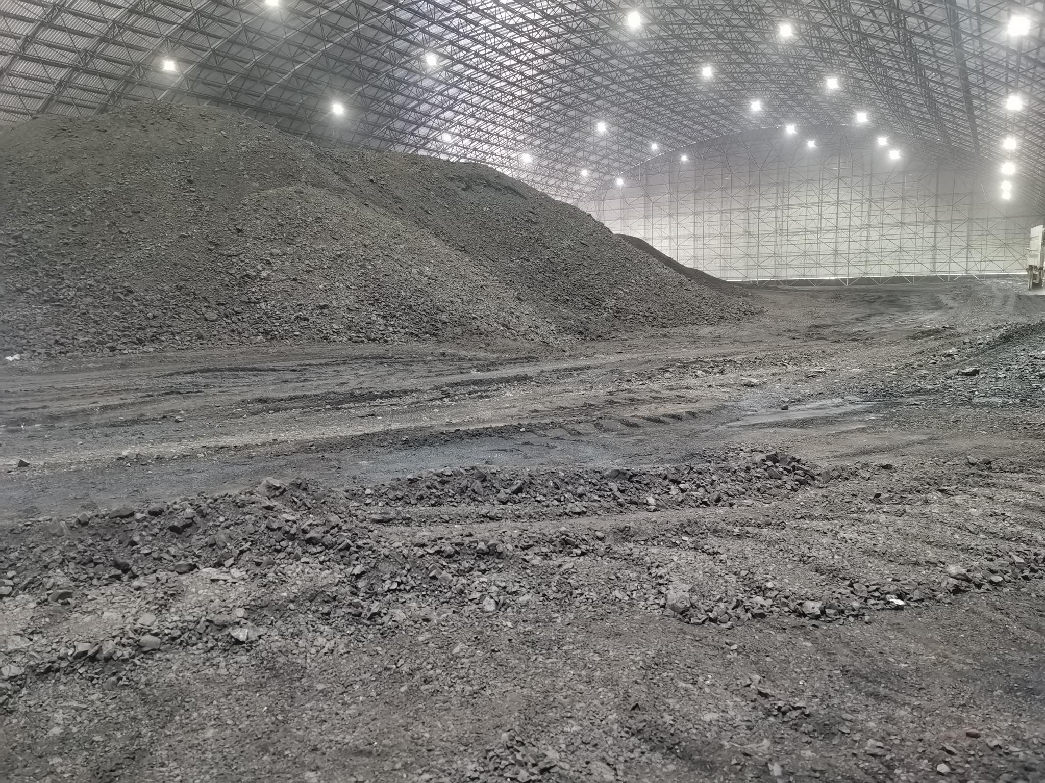 联美控股浑南热力2号热源厂10万吨库容煤库已基本储满 摄影/李勇