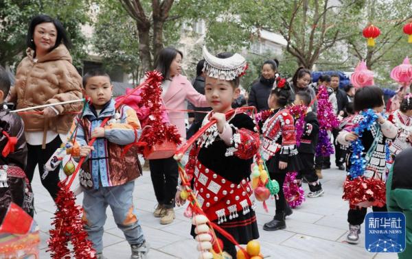 欢欢喜喜迎新年