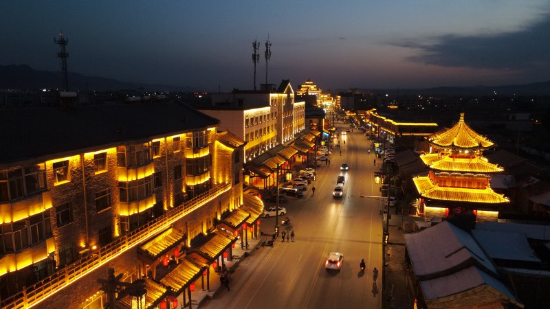 图为浑源古城夜景。