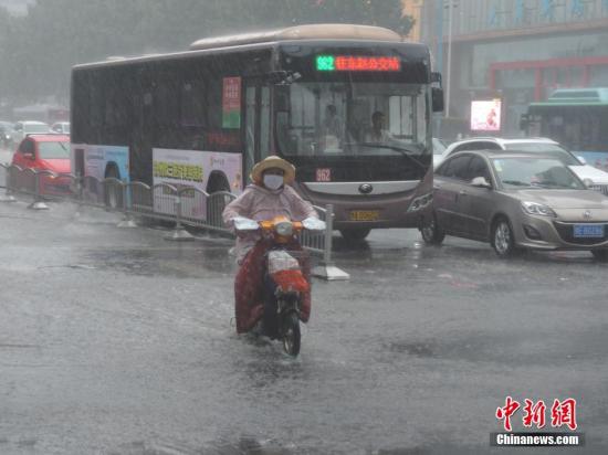 资料图：暴雨天气。韩章云 摄