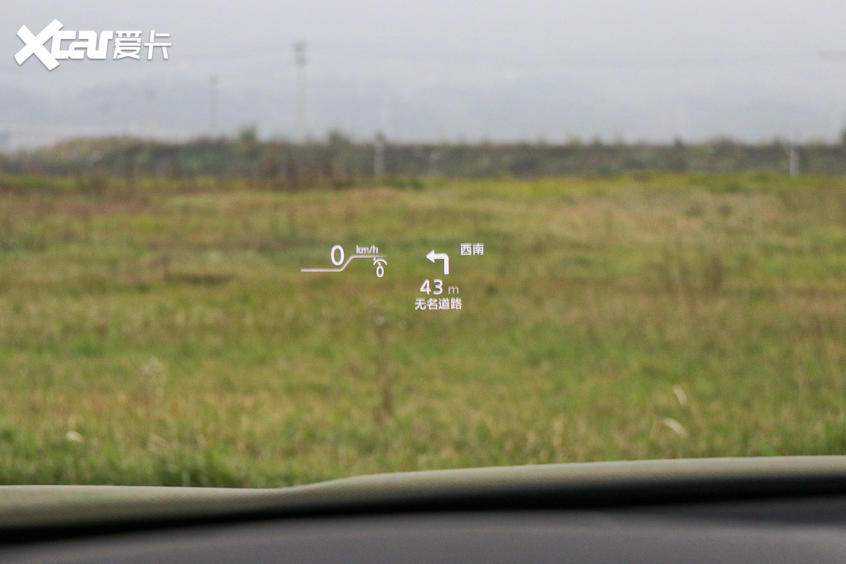 试驾赛力斯SF5|大灯造型很亮眼