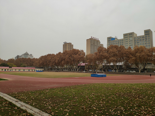 "西安交通大学是我到西安逛的第一个景点。它有个有趣的花名，“不挂女神”_西安交通大学(兴庆校区)"的评论图片