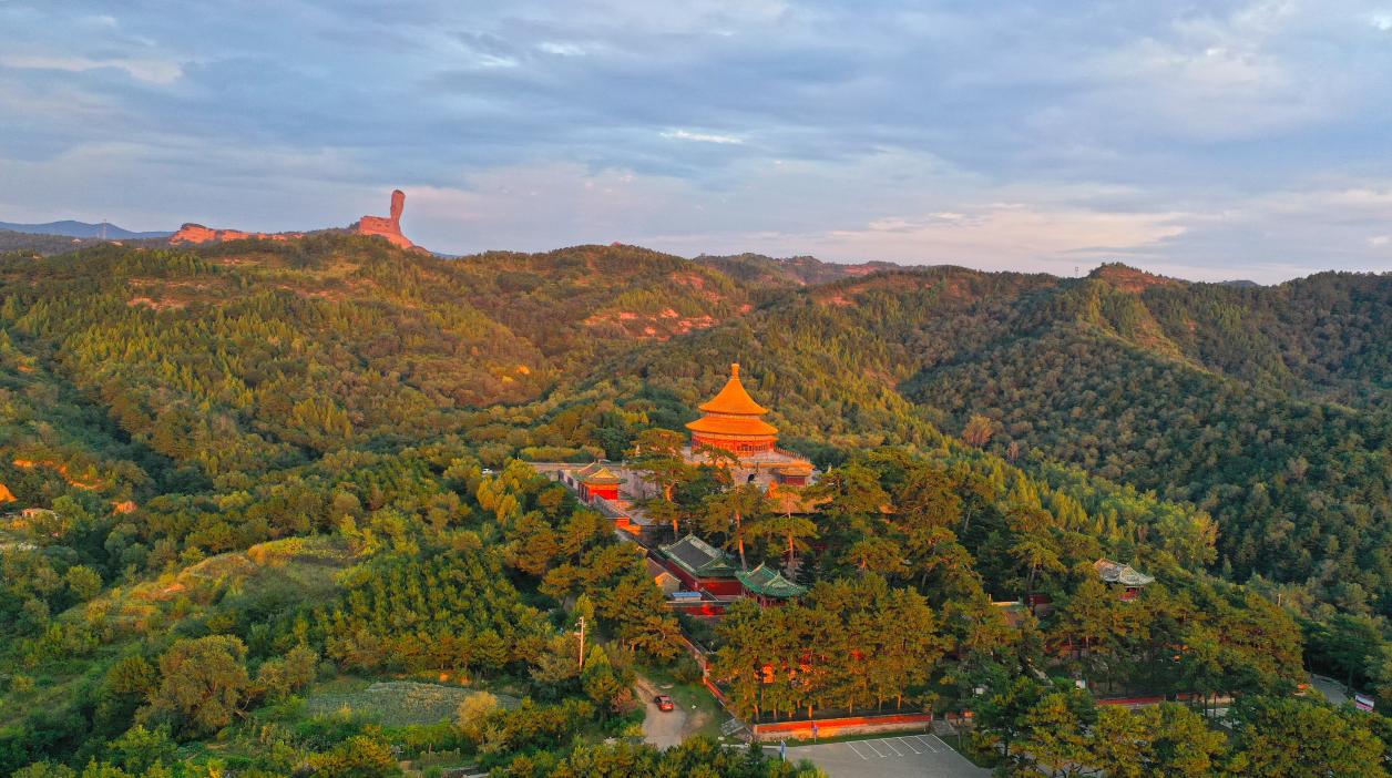 磬锤峰与普乐寺