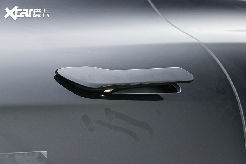 试驾赛力斯SF5|大灯造型很亮眼