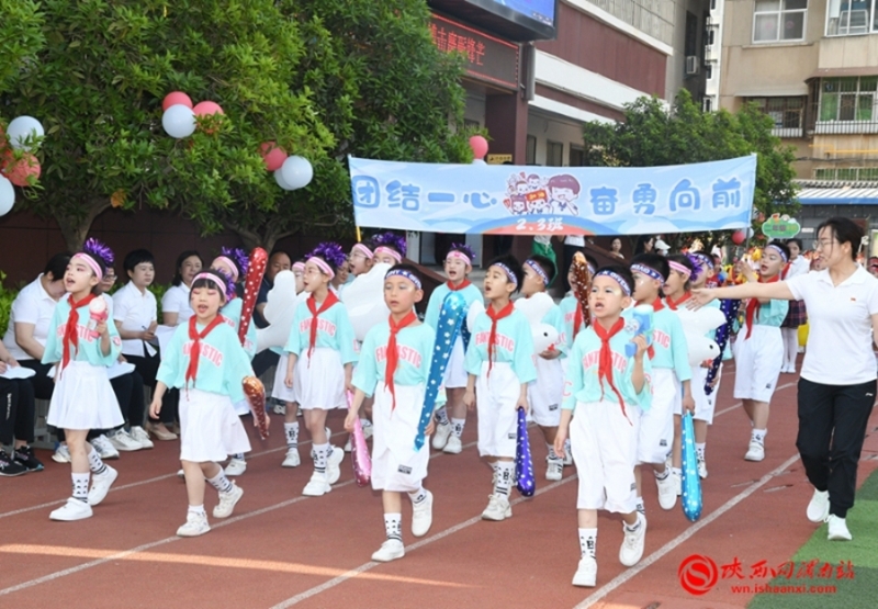 各参赛代表队。记者 党思雨 摄